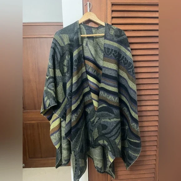 Fendi Poncho/Cape - Picture 1 of 5